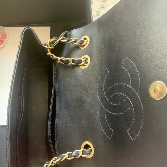 ❌sold❌Chanel Caviar Filigree Medium Flap GHW - Picture 6 of 15